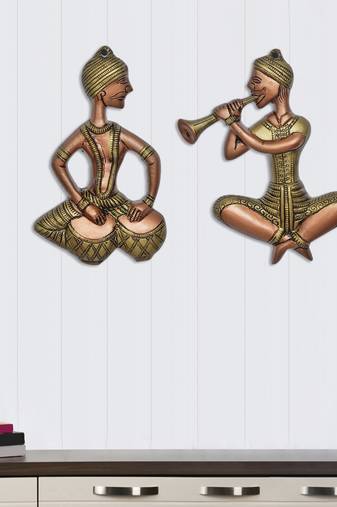 One set of 2 musicians brown and golden color metal wall hanging