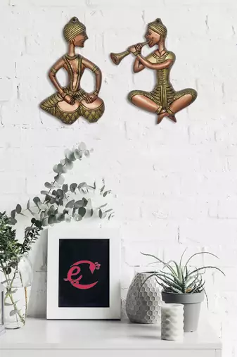 One set of 2 musicians brown and golden color metal wall hanging