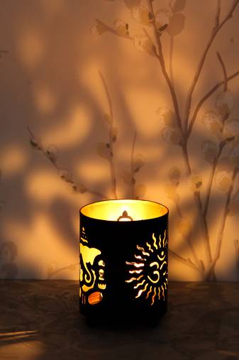 One om design tea light holder