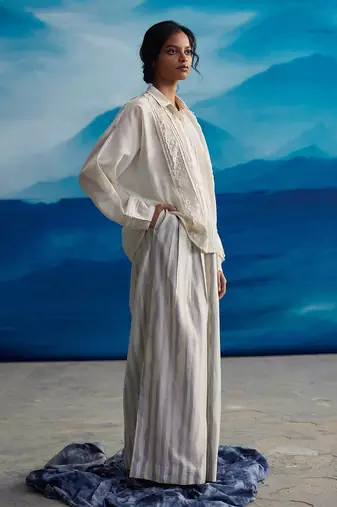 Marrila dolman lace shirt