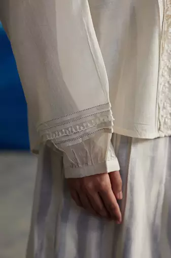 Marrila dolman lace shirt