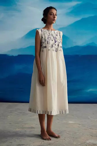 Mignon pleated neck dress