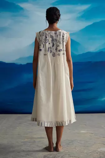 Mignon pleated neck dress