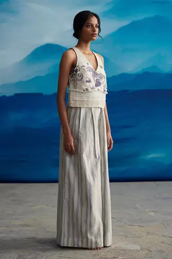 Salvia v-neck top