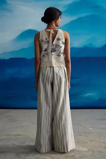 Salvia v-neck top
