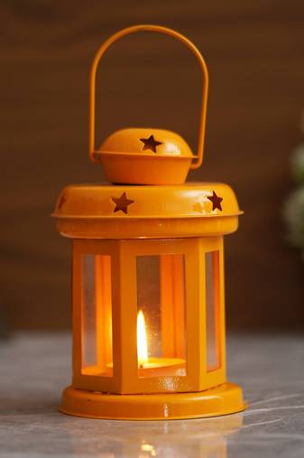 One lantern decoration with tealight candle