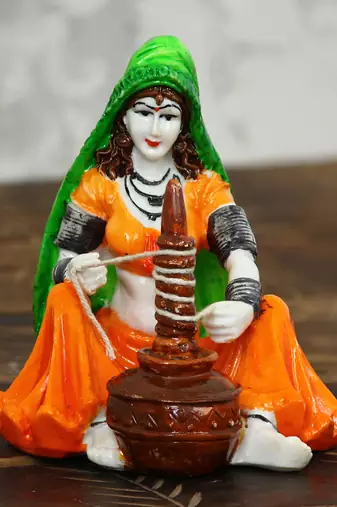 One rajasthani lady using makhan handi handcrafted decorative polyresin showpiece