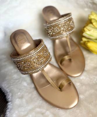 Gold zardosi kolhapuris 1