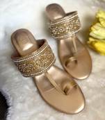 Gold zardosi kolhapuris