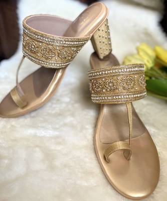 Gold zardosi kolhapuris 2