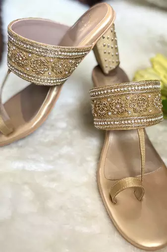 Gold zardosi kolhapuris