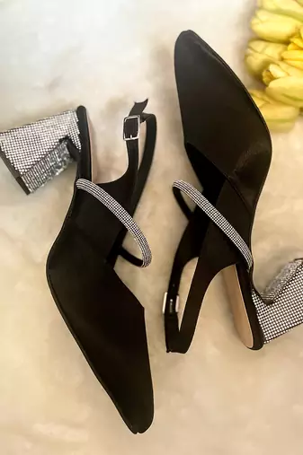 Black diamond pumps