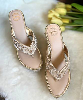 Satin embroidered high wedges 1