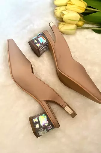 Nude diamond pumps