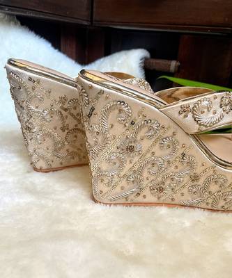 Satin embroidered high wedges 2