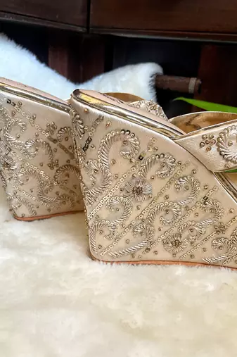 Satin embroidered high wedges