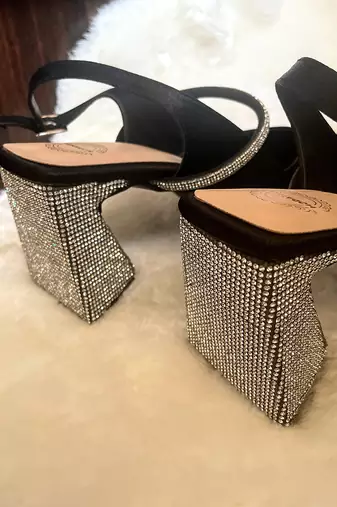 Black diamond pumps