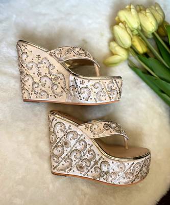 Satin embroidered high wedges 3