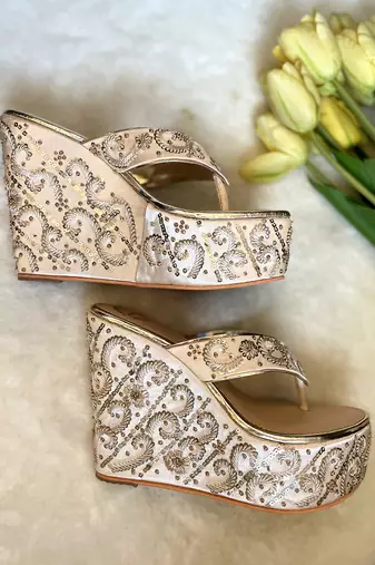 Satin embroidered high wedges