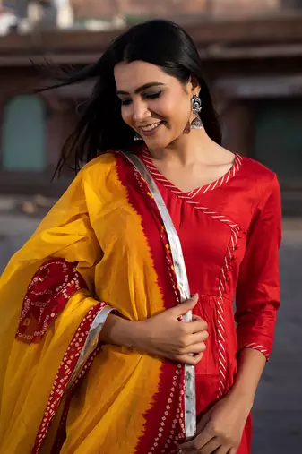 rukhmani red suit set