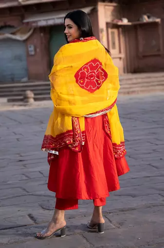 rukhmani red suit set