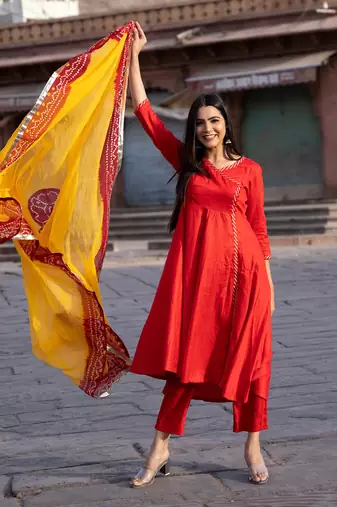 rukhmani red suit set
