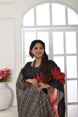 Women's Red Soft Tussar Silk Blend Printed Temple Border Traditional Saree with Blouse 2