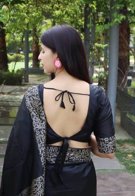 Women's Black Handloom  Silk Blend Printed Border Traditional Saree with Blouse 4