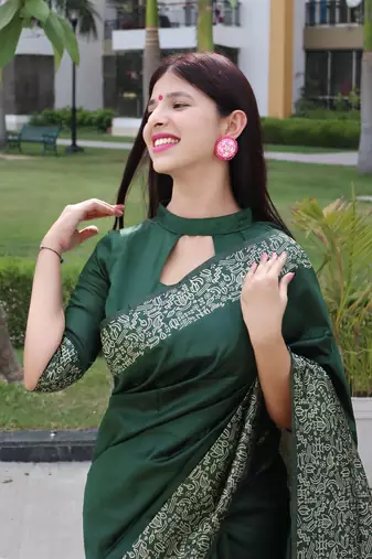 Women's Green Handloom  Silk Blend Printed Border Traditional Saree with Blouse