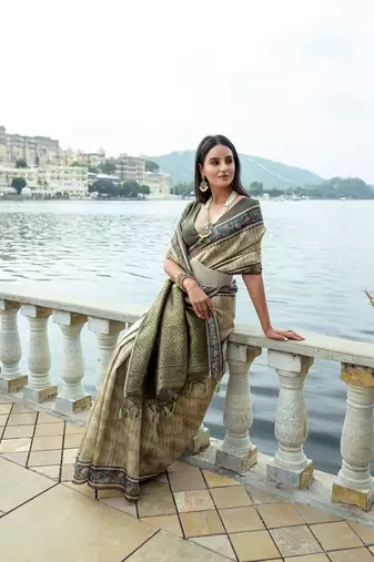Women's Mehendi Soft Silk Blend Zari Woven Traditional Saree with Blouse