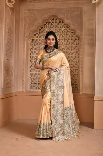 Women's Cream Handloom  Silk Blend Weaving Pallu Traditional Saree with Blouse