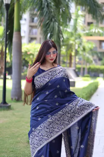 Women's Navy Blue Handloom  Silk Blend Weaving Pallu Traditional Saree with Blouse
