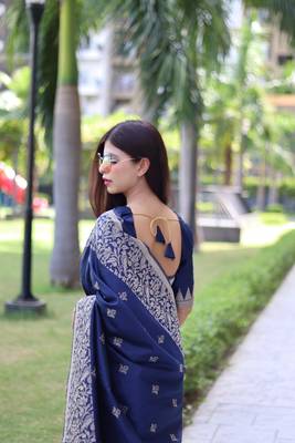 Women's Navy Blue Handloom  Silk Blend Weaving Pallu Traditional Saree with Blouse 4