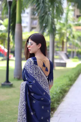 Women's Navy Blue Handloom  Silk Blend Weaving Pallu Traditional Saree with Blouse
