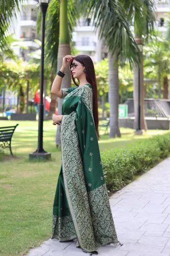 Women's Green Handloom  Silk Blend Weaving Pallu Traditional Saree with Blouse