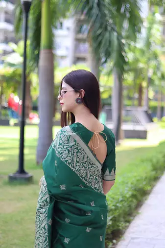 Women's Green Handloom  Silk Blend Weaving Pallu Traditional Saree with Blouse