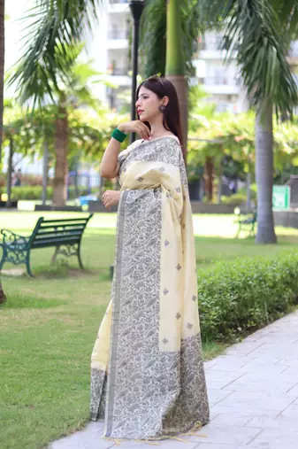 Women's Cream Handloom  Silk Blend Weaving Pallu Traditional Saree with Blouse