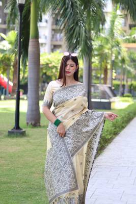 Women's Cream Handloom  Silk Blend Weaving Pallu Traditional Saree with Blouse 4