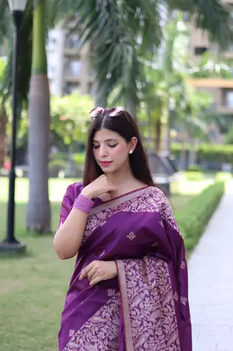 Women's Purple Handloom  Silk Blend Weaving Pallu Traditional Saree with Blouse