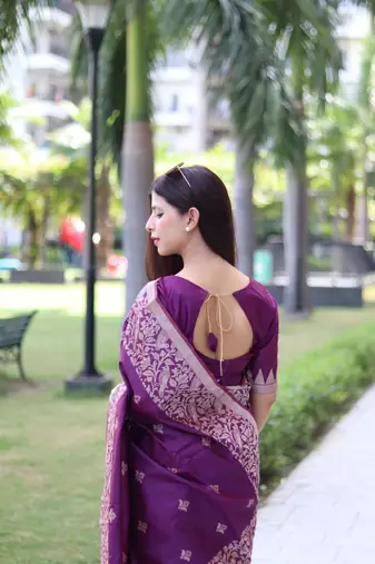 Women's Purple Handloom  Silk Blend Weaving Pallu Traditional Saree with Blouse
