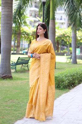 Women's Yellow Handloom  Silk Blend Weaving Pallu Traditional Saree with Blouse 1