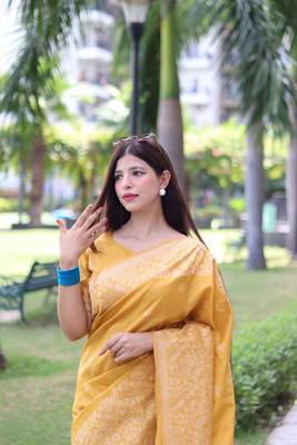 Women's Yellow Handloom  Silk Blend Weaving Pallu Traditional Saree with Blouse 3