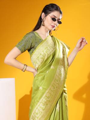 Women's Mehendi Soft  Silk Blend Tow Tone Weaving Traditional Saree with Blouse 3