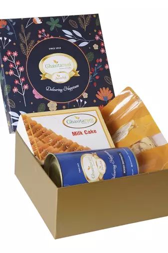 Ghasitaram hamper box small with milk cake