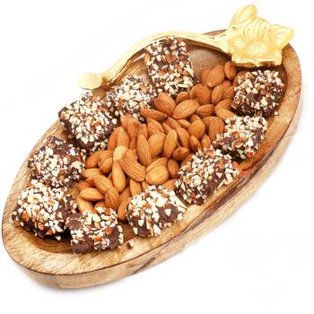 Diwali hampers-  wooden almond and english brittle chocolate platter 1