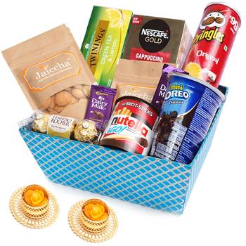Perfect basket hamper  of 10 goodies with 2 t-lites 1