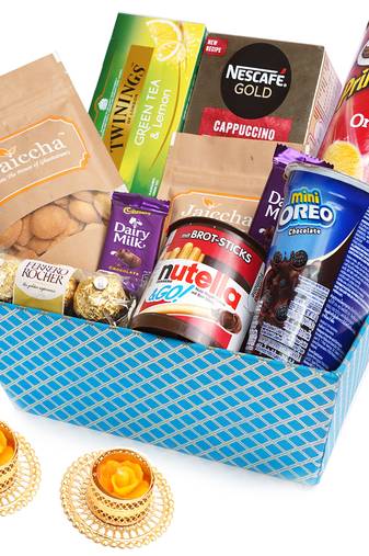 Perfect basket hamper  of 10 goodies with 2 t-lites