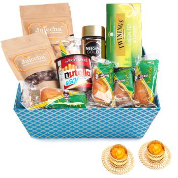 Perfect tea/ coffee time basket hamper with 2 t-lites 1