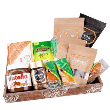 Wooden tray hamper with milk cakes 1