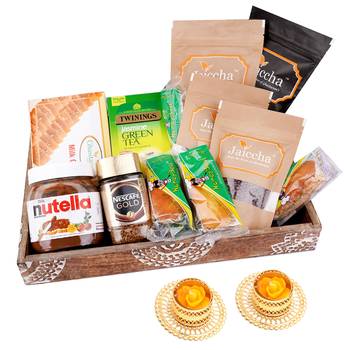 Wooden tray hamper with milk cakes with 2 t-lites 1